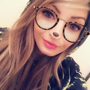 Meet your Posher, Crystal